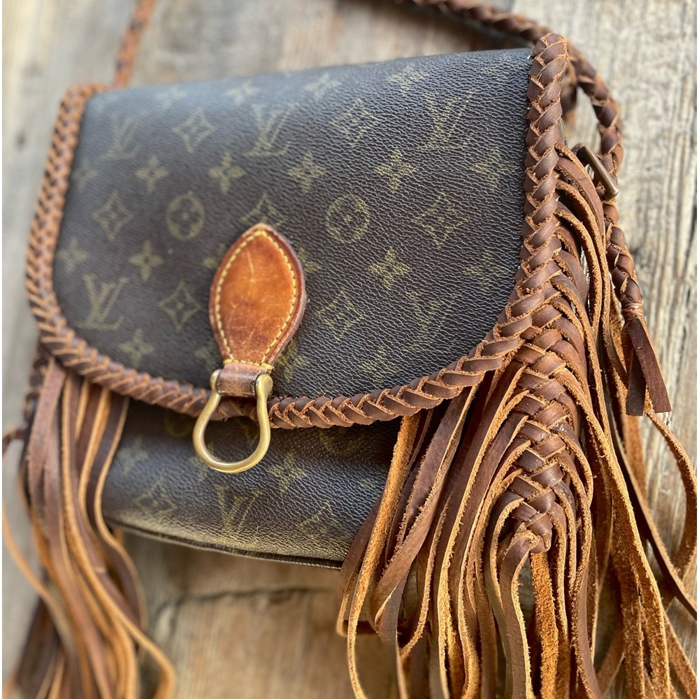 Authentic used Louis Vuitton Saint Cloud GM fringed bag